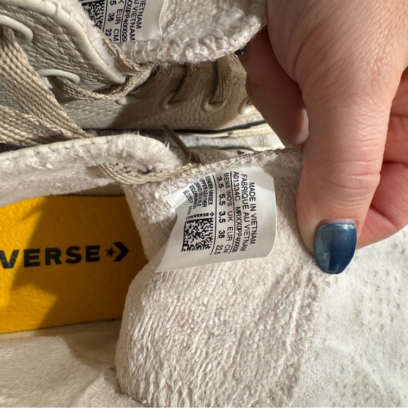 High-Top Fleece Lined Sneakers - Picture 6 of 6